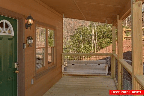 Smoky Mountain 2 Bedroom Cabin with Porch Swing - A Beary Special Place