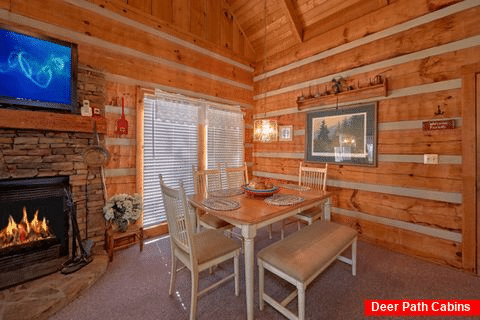 Cozy cabin with dining room and kitchen - All By Grace