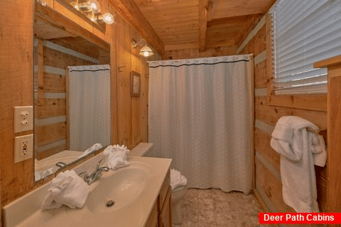 Private bathroom in spacious 1 bedroom cabin - All By Grace