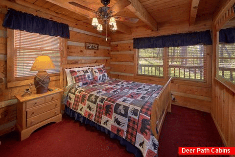 2 bedroom cabin with Private queen bedroom - Hillbilly Deluxe
