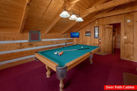 Rustic cabin with Game room and Pool Table - Hillbilly Deluxe