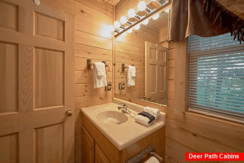 King Bedroom with Connecting Full Bathroom - Moonshadow