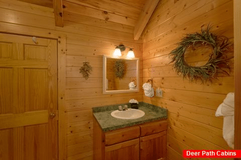 Cabin with 2 Private Baths and Jacuzzi Tub - Autumn Run