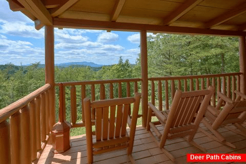 Cabin with Rocking Chair, Deck and Mountain View - Autumn Run