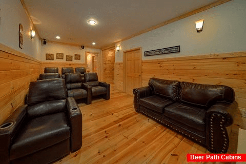 Luxurious Theater Room in 3 bedroom cabin - A Lazy Bear's Hideaway