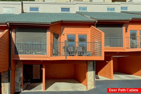 Luxurious 3 bedroom condo with covered parking - Hearthstone 360