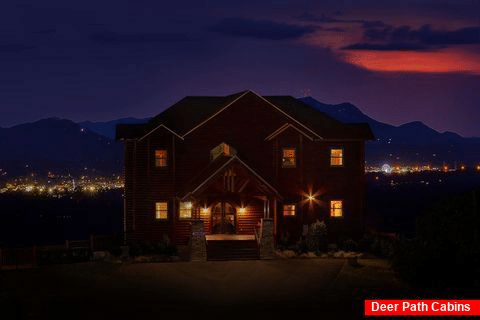 Luxurious 6 Bedroom Lodge with Mountain Views - Copper Ridge Lodge