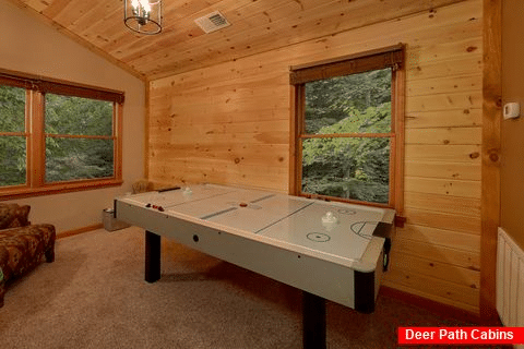 Gatlinburg Cabin with Game room and Air Hockey - Little Wren