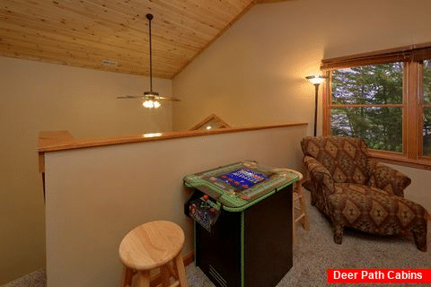 Gatlinburg Cabin with Game Room and Arcade Game - Little Wren