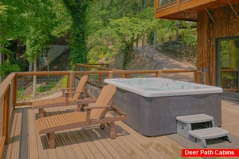 Hot Tub overlooking the River at 7 bedroom cabin - River Mist Lodge