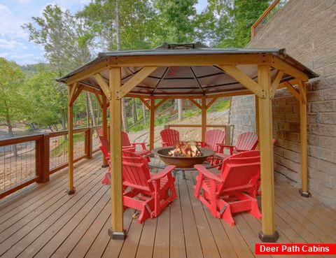 Luxury River Cabin with Fire Pit and Hot Tub - River Mist Lodge