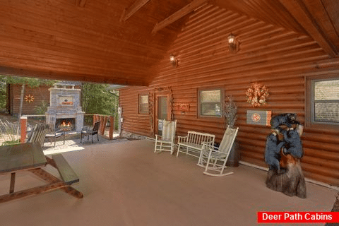 4 Bedroom cabin with Outdoor Fireplace - Hillbilly Hideaway