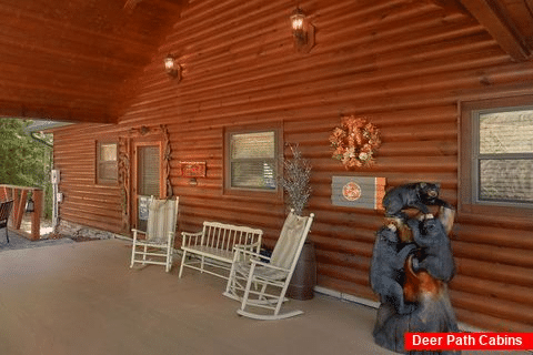 Cabin with covered porch and Rocking Chairs - Hillbilly Hideaway