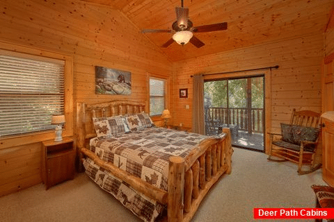 Master Bedroom with Queen bed and Private Bath - Hillbilly Hideaway