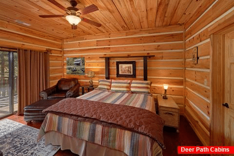 Private 4 bedroom cabin with 2 King bedrooms - Hillbilly Hideaway