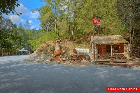 Photo Area with wagon at River Mist Resort - River Paradise