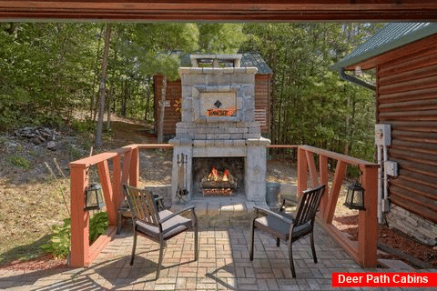 Outdoor Fireplace at Luxury 4 bedroom cabin - Hillbilly Hideaway