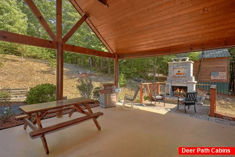 Cabin with outdoor fireplace and picnic table - Hillbilly Hideaway