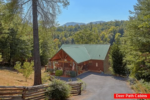 Private 4 bedroom cabin with Mountain View - Hillbilly Hideaway