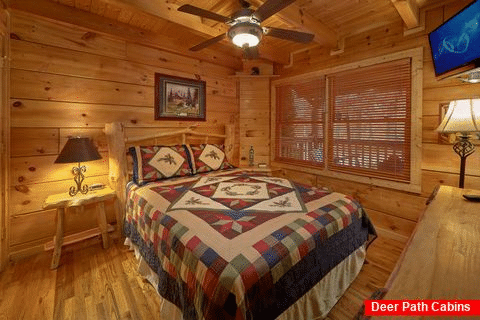 Queen Bedroom with Flatscreen TV - Big Bear Lodge