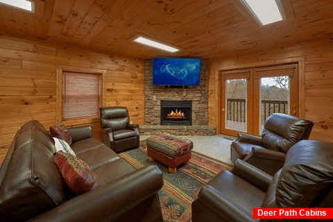 Spacious 5 Bedroom Cabin with Big Screen TV - Big Bear Lodge
