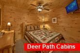 5 Bedroom Cabin with Queen Bed and TV