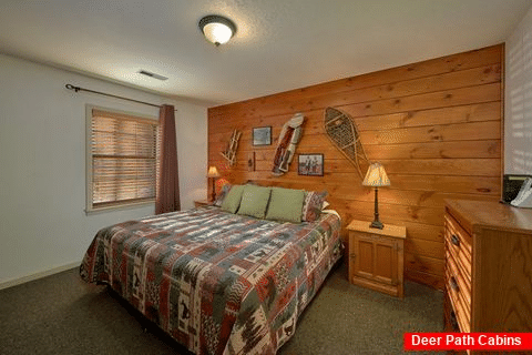Main Floor Bedroom Gatlinburg Cabin Sleeps 18 - Adventure Lodge Gatlinburg