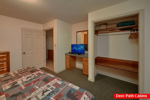 Beautiful 4 Bedroom Cabin TV in Every Room - Adventure Lodge Gatlinburg