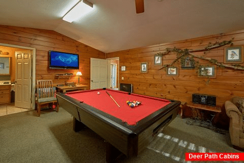 4 Bedroom Sleeps 18 with Large Game Room - Adventure Lodge Gatlinburg