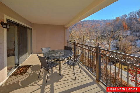 Condo with private balcony overlooking a creek - Gatehouse 505
