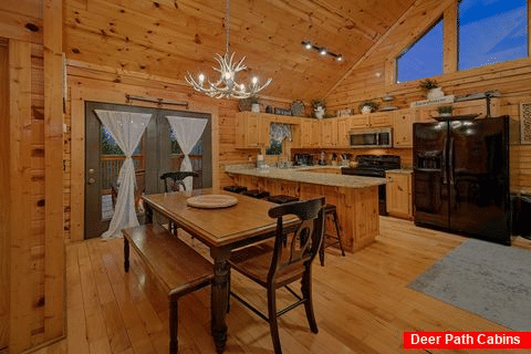 2 bedroom cabin with Kitchen and Dining room - Autumn Breeze