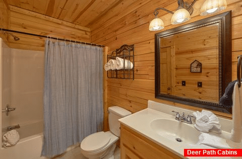 2 bedroom cabin rental with 2 Full bathrooms - Autumn Breeze