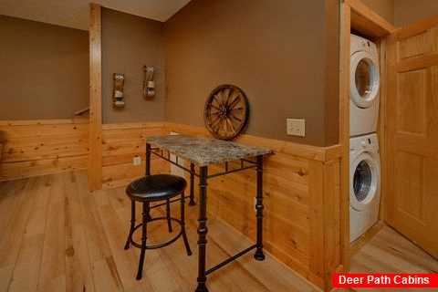 2 bedroom cabin with full size washer and dryer - Autumn Breeze