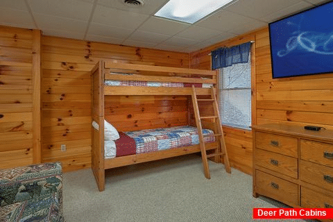 Pigeon Forge Cabin with Twin Bunkbeds - Saw'n Logs