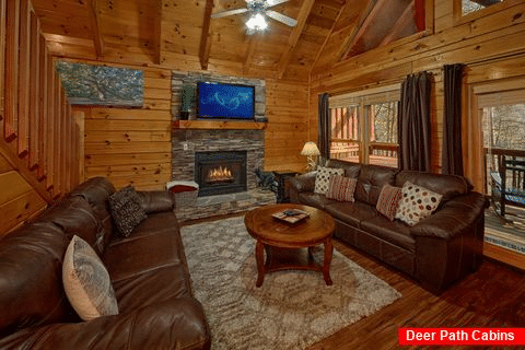 Spacious 4 Bedroom Cabin with Gas Fireplace - Major Oaks