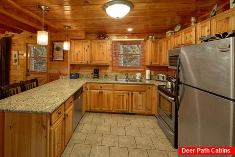 Fully Equipped Kitchen with Bar Area - Major Oaks