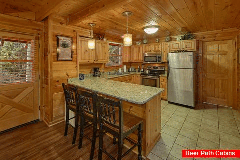 Pigeon Forge 4 Bedroom Cabin with Dining for 11 - Major Oaks