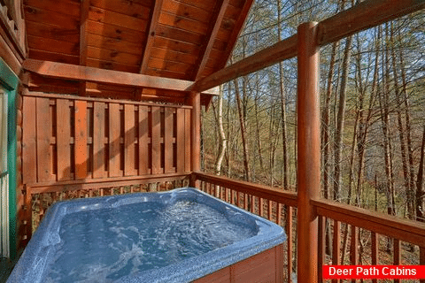 Smoky Mountain 4 Bedroom Cabin with Hot Tub - Major Oaks