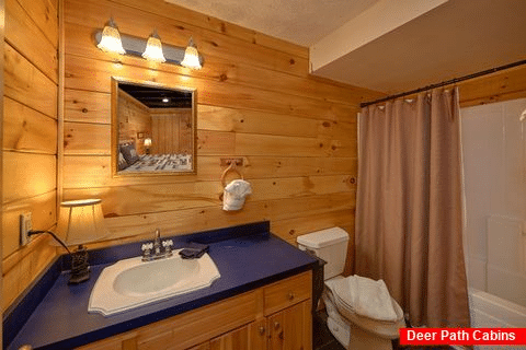 King Bedroom with Full Bathroom - Smoky Hilltop
