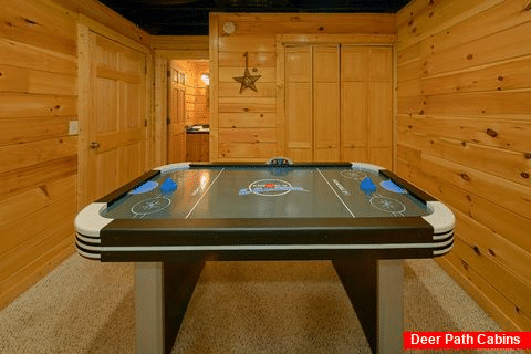 Gatlinburg 2 Bedroom Cabin with Air Hockey Table - Smoky Hilltop