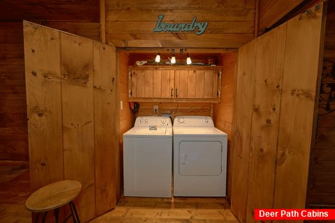 2 Bedroom with Full Size Washer and Dryer - Bears Hideaway