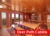 8 bedroom cabin with Large Dining Room