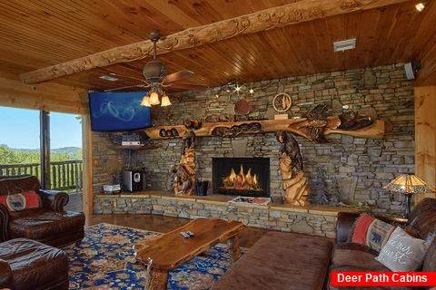 Luxurious living room in 5 bedroom cabin - Majestic Peace