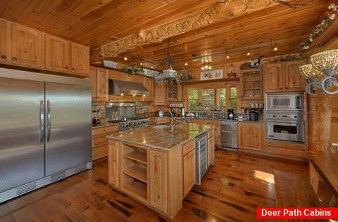 Luxury 5 bedroom cabin with oversize kitchen - Majestic Peace