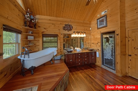 Private Master Bathroom in 5 bedroom cabin - Majestic Peace