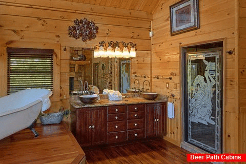 Cabin bathroom with luxurious bath tub - Majestic Peace