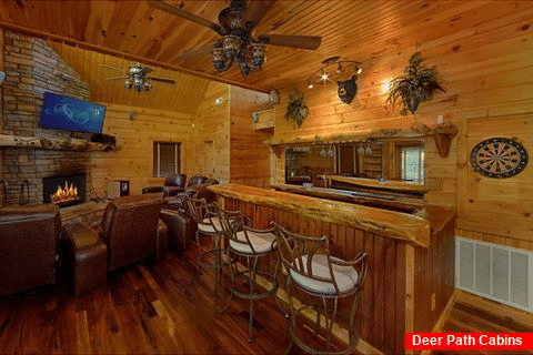 Cabin game room with a bar and a Pool Table - Majestic Peace