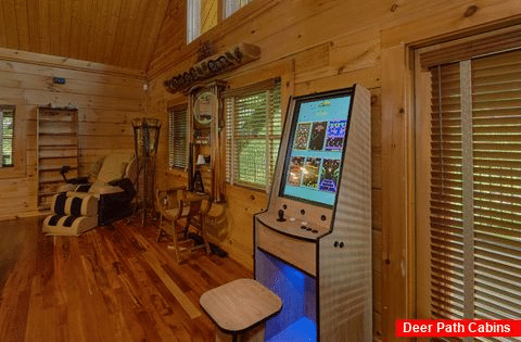 Arcade Game in 5 bedroom cabin Game Room - Majestic Peace