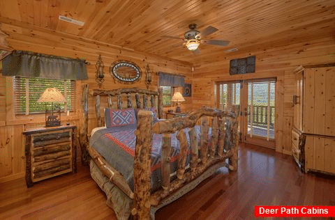 Private King bedroom with TV at 5 bedroom cabin - Majestic Peace