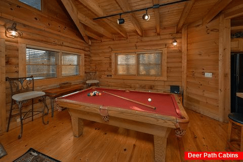 Spacious 1 Bedroom Cabin with Pool Table & WiFi - A Moonlight Ridge